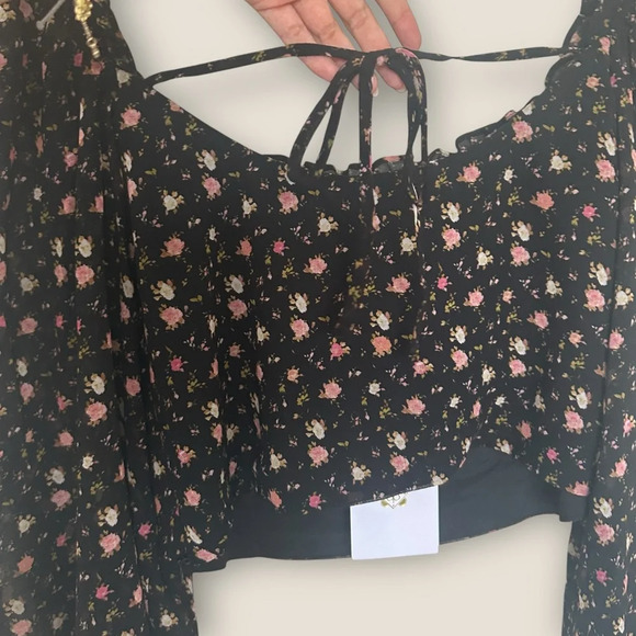 WAYF | NWT Ditsy Long Sleeve Crop Top | Size M | Black Floral - Picture 12 of 12